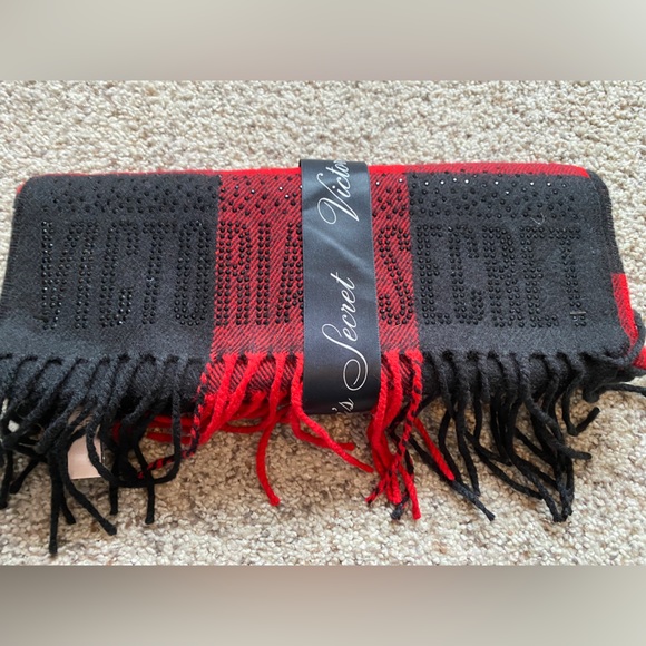BNWT Victoria Secret Scarf - Picture 2 of 3